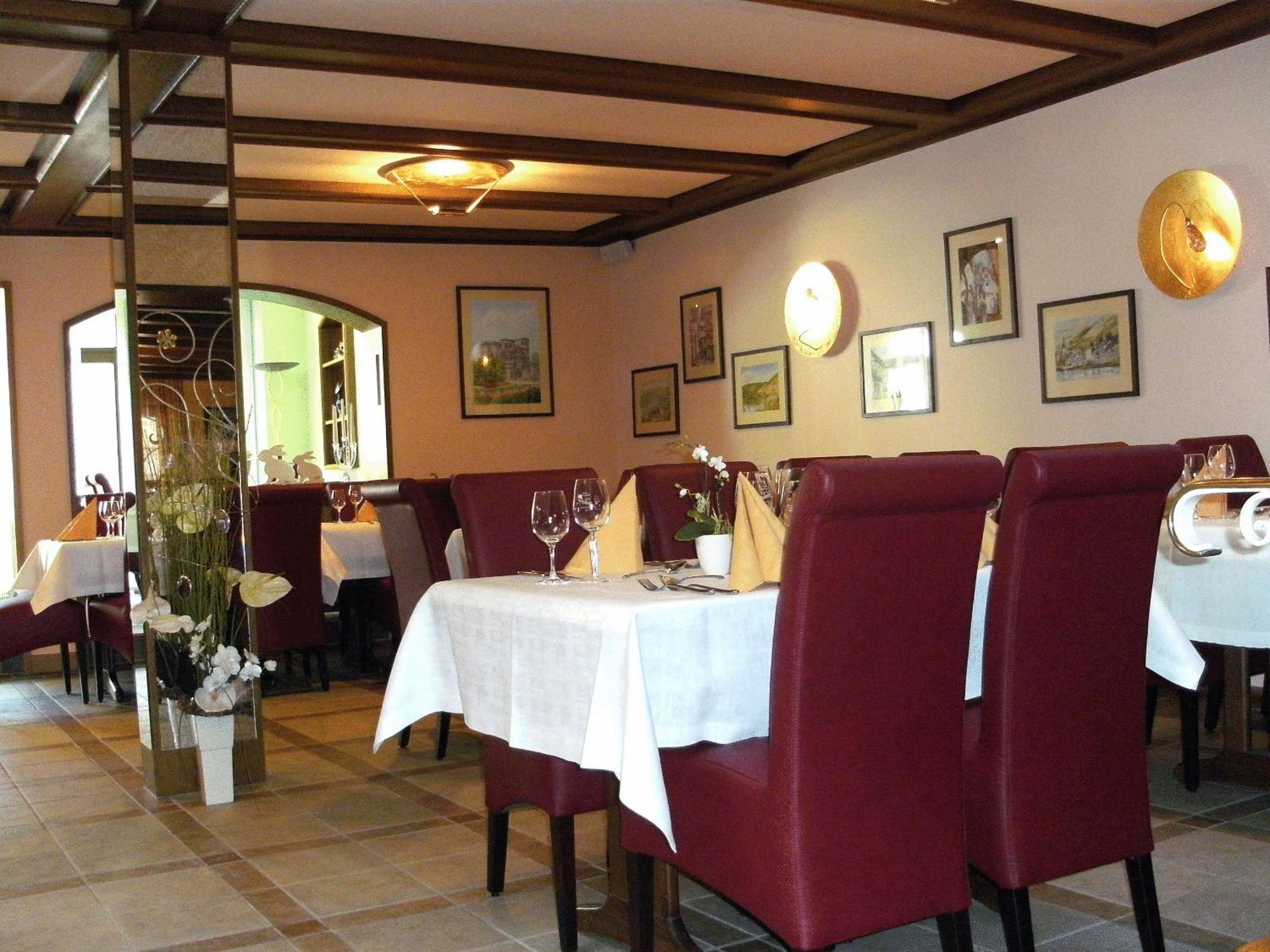 Weinhotel Hubertus Garni Klotten Ngoại thất bức ảnh
